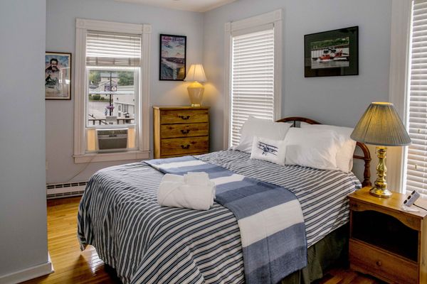 Village Tavern Restaurant & Inn by null