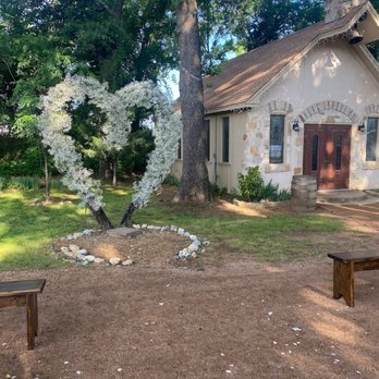Fortunata Winery - Wineries Near Me - Aubrey, Texas