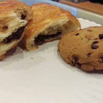 Le Vinois Bakery - Inside View - Bakeries Near Me - Fort Lauderdale, Florida