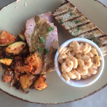 Urban Plates - Salmon with Mac n cheese, veggies, and slice of bread! Delicious! - New American Near Me - Carlsbad, California Urban Plates - Salmon with Mac n cheese, veggies, and slice of bread! Delicious! - New American Near Me - Carlsbad, California