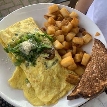 Cafe Madison - Wild Mushroom Omelet - Breakfast & Brunch Near Me - Albany, New York Cafe Madison - Wild Mushroom Omelet - Breakfast & Brunch Near Me - Albany, New York
