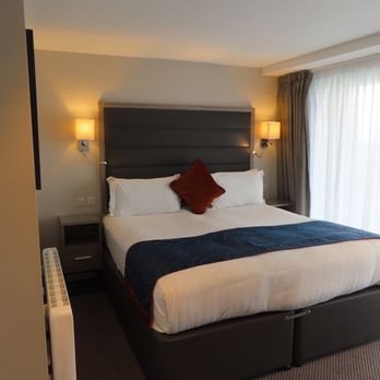 Metro Hotel Dublin Airport - Bedroom 1 - Hotels Near Me - Dublin, D Metro Hotel Dublin Airport - Bedroom 1 - Hotels Near Me - Dublin, D