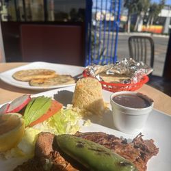 Asada plate with 2 pupusas de revuelta w/ frijoles