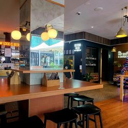 Beer Deluxe - Main Dining Area (12/16/24). @BeerDeluxeFedSquare @Fed.Square @CityOfMelbourne #Australia #Traveling #Exploring #Beer