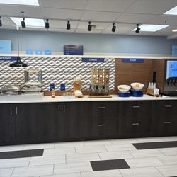 Holiday Inn Express Toledo West - Napoleon - Breakfast