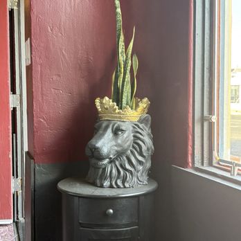 King's Head Tattoo - Inside Decor - Tattoo Near Me - San Diego, California King's Head Tattoo - Inside Decor - Tattoo Near Me - San Diego, California
