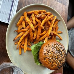 Union hamburger and chips