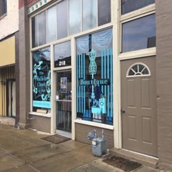 The Walk-In Closet - Brick & Mortar Storefront