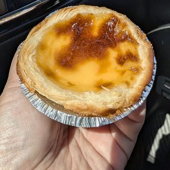 Paris Baguette - Portuguese egg tart - below average - Bakeries Near Me - Glendale, California