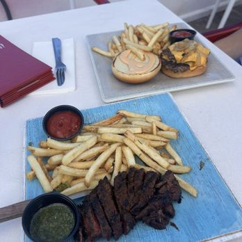 The Rooftop at the Vendue - steak frites smash burger - Cocktail Bars Near Me - Charleston, South Carolina The Rooftop at the Vendue - steak frites smash burger - Cocktail Bars Near Me - Charleston, South Carolina