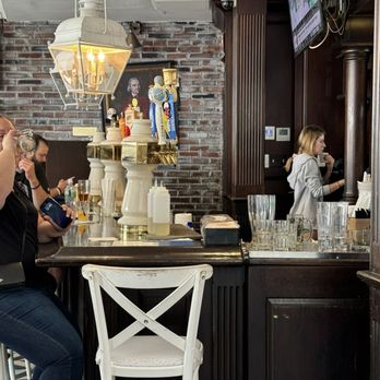 The Bell In Hand - Lounges Near Me - Boston, Massachusetts
