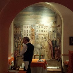 Al Pozzo - Affresco,  che rimanda a un tempo che fu.