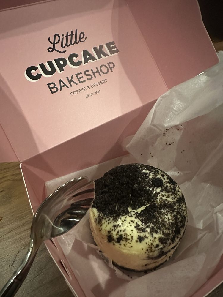 The Little Cupcake Pastry Shop Logo