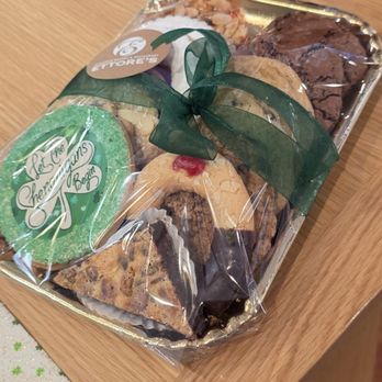 Ettore's Bakery & Cafe - St. Patrick's Day cookies - Bakeries Near Me - Sacramento, California