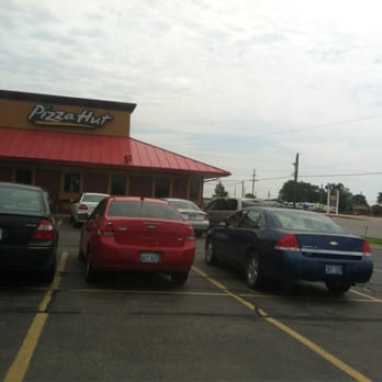 Pizza Hut - cars parked in a parking lot - Pizza Near Me - Kingman, Kansas Pizza Hut - cars parked in a parking lot - Pizza Near Me - Kingman, Kansas