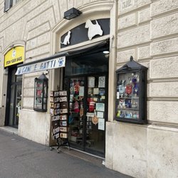 Cani e Gatti - Front of store