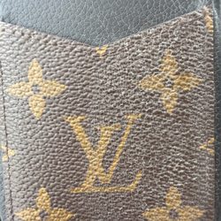 Louis Vuitton - On the side my hand holds as i am right handed.