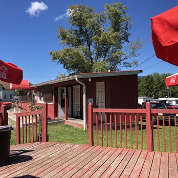 Burger Basket - the outside of a restaurant with red umbrellas - Burgers Near Me - Andrews, North Carolina