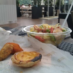 So Luso - Salade de poulpe + 2 beignets + 1 pastéis de nata = 9,30€