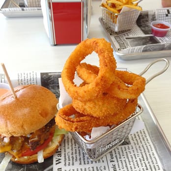 Zo's Good Burger E. Dearborn - The Onion Rings are awesome! - Halal Near Me - Dearborn, Michigan
