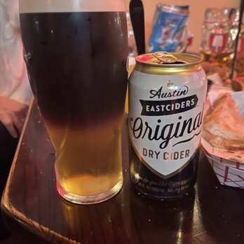 11th Street Bar - Black Velvet - a gorgeous delicious intro to Guinness! - Irish Pub Near Me - New York, New York