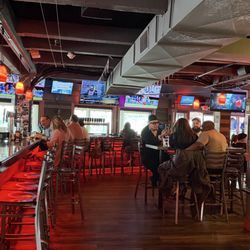 Longboards Restaurant & Bar - Bat seating