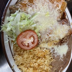 Taqueria Los Compadres - Enchilada and chile relleno combo plate