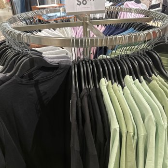 H&M - Women's Clothing Near Me - Dulles, Virginia