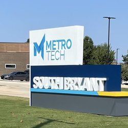 Metro Tech South Bryant Campus - Road sign