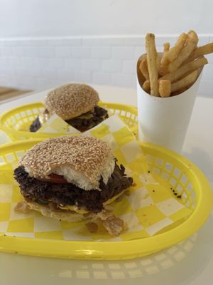 Yeanie's Burgers and Social by null