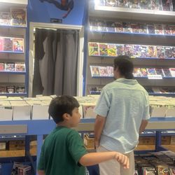Collector Cave - Comics and weeklies