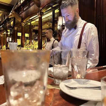 Old Ebbitt Grill - Oyster Happy Hour! - Bars Near Me - Washington, DC, District of Columbia