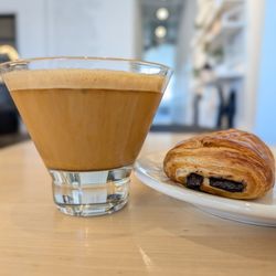 Coalescence Coffee - Brown sugar No. 5 and pain au chocolat