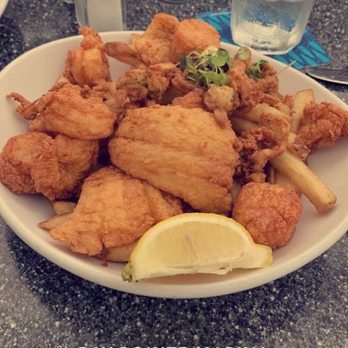 Bay Pointe Waterfront Restaurant - New England Fried Platter - American Near Me - Quincy, Massachusetts Bay Pointe Waterfront Restaurant - New England Fried Platter - American Near Me - Quincy, Massachusetts