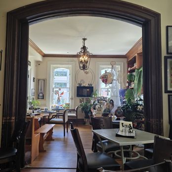 Cafe d'Marie - Decor - Coffee & Tea Near Me - Davenport, Iowa