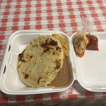 Tita's Pupuseria Truck - Mexican Near Me - Buttonwillow, California