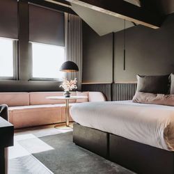 Velvet Hotel - Signature Suite Super King Bed