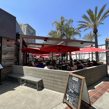 Finney's Crafthouse - Burbank - Outdoor Seating - New American Near Me - Burbank, California