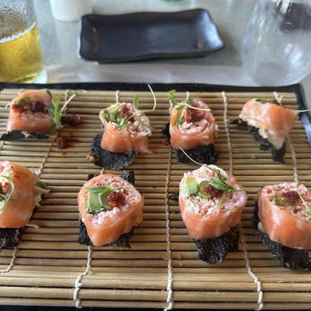 Ke-uH - Riceless salmon roll on crispy seaweed wafer - Sushi Bars Near Me - Weston, Florida
