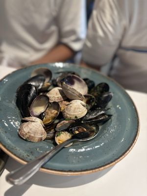 Fanny Bay Oyster Bar & Shellfish Market by null