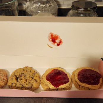 Crumbl - Hilliard - Bakeries Near Me - Columbus, Ohio