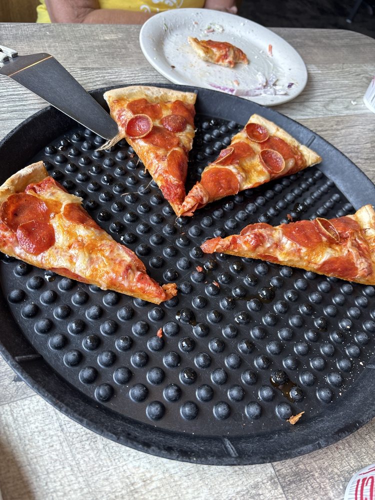 Pizza Ranch Logo