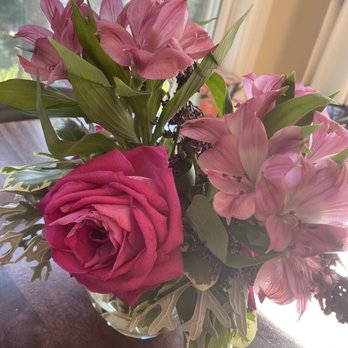 Four Seasons Flower Shop - Florists Near Me - Mount Kisco, New York
