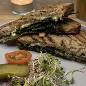 Farang Café - geröstetes brot mit wirsing - Cafes Near Me - Cologne, NW Farang Café - geröstetes brot mit wirsing - Cafes Near Me - Cologne, NW