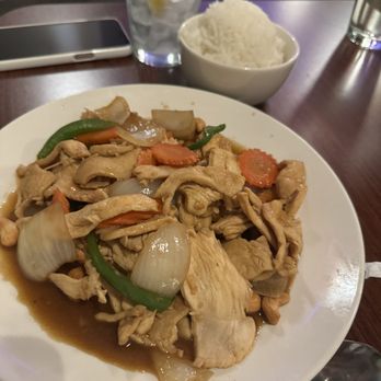 Pad Thai Cafe - 34 - Cashew nuts - Thai Near Me - Glendale, Arizona