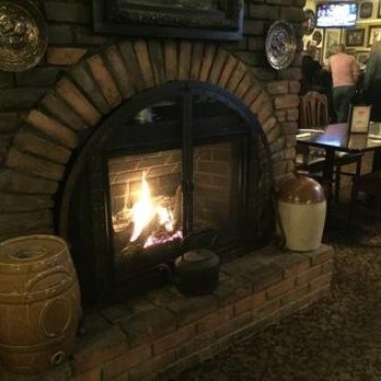 The Queen's Head - Pubs Near Me - Oakville, Ontario