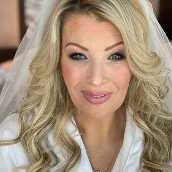Smooth Brides - Clipping hair extensions - Makeup Artists Near Me Smooth Brides - Clipping hair extensions - Makeup Artists Near Me
