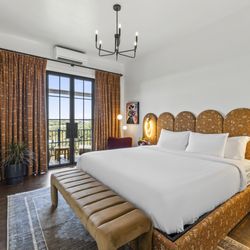 Gruene River Inn - Newly Remodeled Guest Room