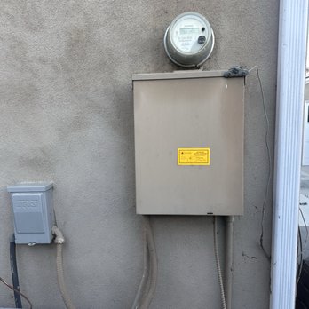 BB Electric - Old panel before upgrade. - Electricians Near Me BB Electric - Old panel before upgrade. - Electricians Near Me