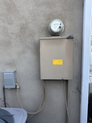 BB Electric Robert Bui Logo